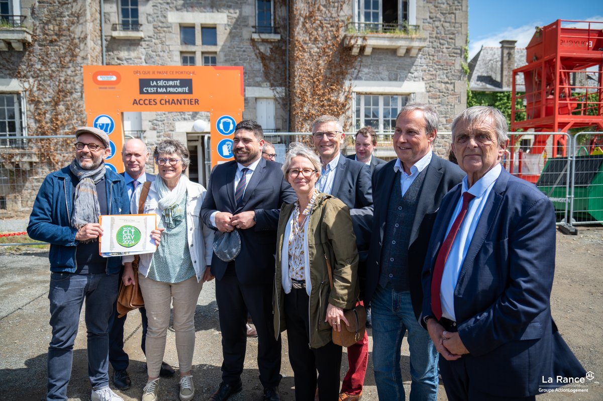 Ce vendredi 17 mai, La Rance, représentée par Jean-Pierre VAUZANGES, président de La Rance, et Frédéric HARDY, directeur général, était présente pour la venue du ministre du Logement Guillaume KASBARIAN à Saint-Malo.

#logement #logementsocial #ministredulogement #saintmalo