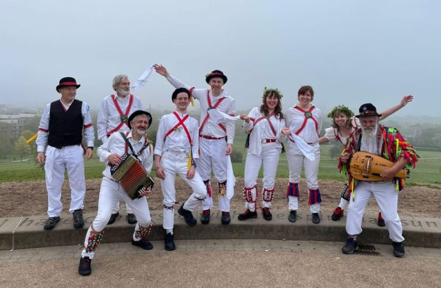 Did you know that the earliest reference to morris costume dates back to 1466? Today's water break chat at our morris class will be ‘Morris and Fashion’. Come along at 6:30 pm to join in one of folk dance’s richest traditions! efdss.org/learning/adult…