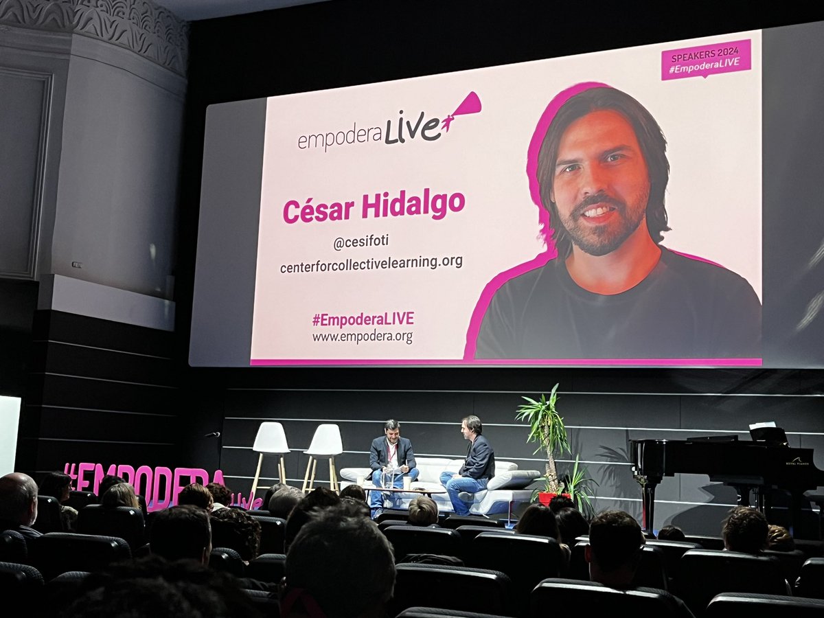 #EmpoderaLIVE Tiempo de desgranar la “complejidad económica” con <a href="/cesifoti/">César A. Hidalgo</a> lo que hay más allá de los ingresos y se debe tener en cuenta en la planificación de desarrollo. 🏭 💸Cambiemos y personalicemos los modelos productivos, no hay una solución universal.