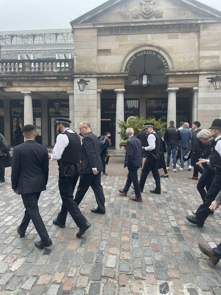 Mayor Of London @SadiqKhan has joined Met neighbourhood officers on a patrol in Central London. He’s seeing how targeted and intelligence-led patrols are aiming to make the capital safer.
