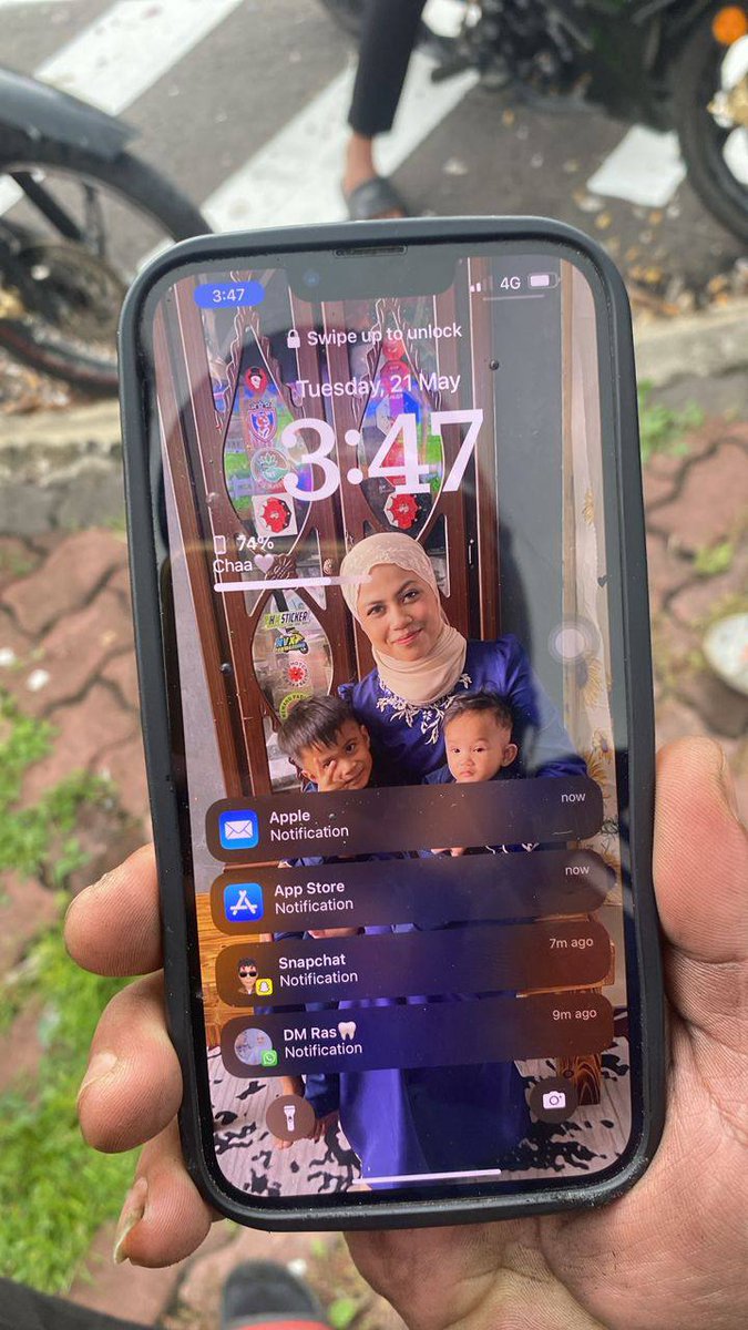 AsalGombak's tweet photo. KEMALANGAN MAUT DI GREENWOOD (21/5/2024)

Ada kemalangan maut berlaku dalam pukul 3 petang tadi di persimpangan lampu isyarat Greenwood. Mangsa seorang penunggang motor wanita yang bernama Saidatul Nisa. Punca kejadian masih belum diketahui.

Salam takziah kepada keluarga mangsa. https://t.co/MibSIfw0O7