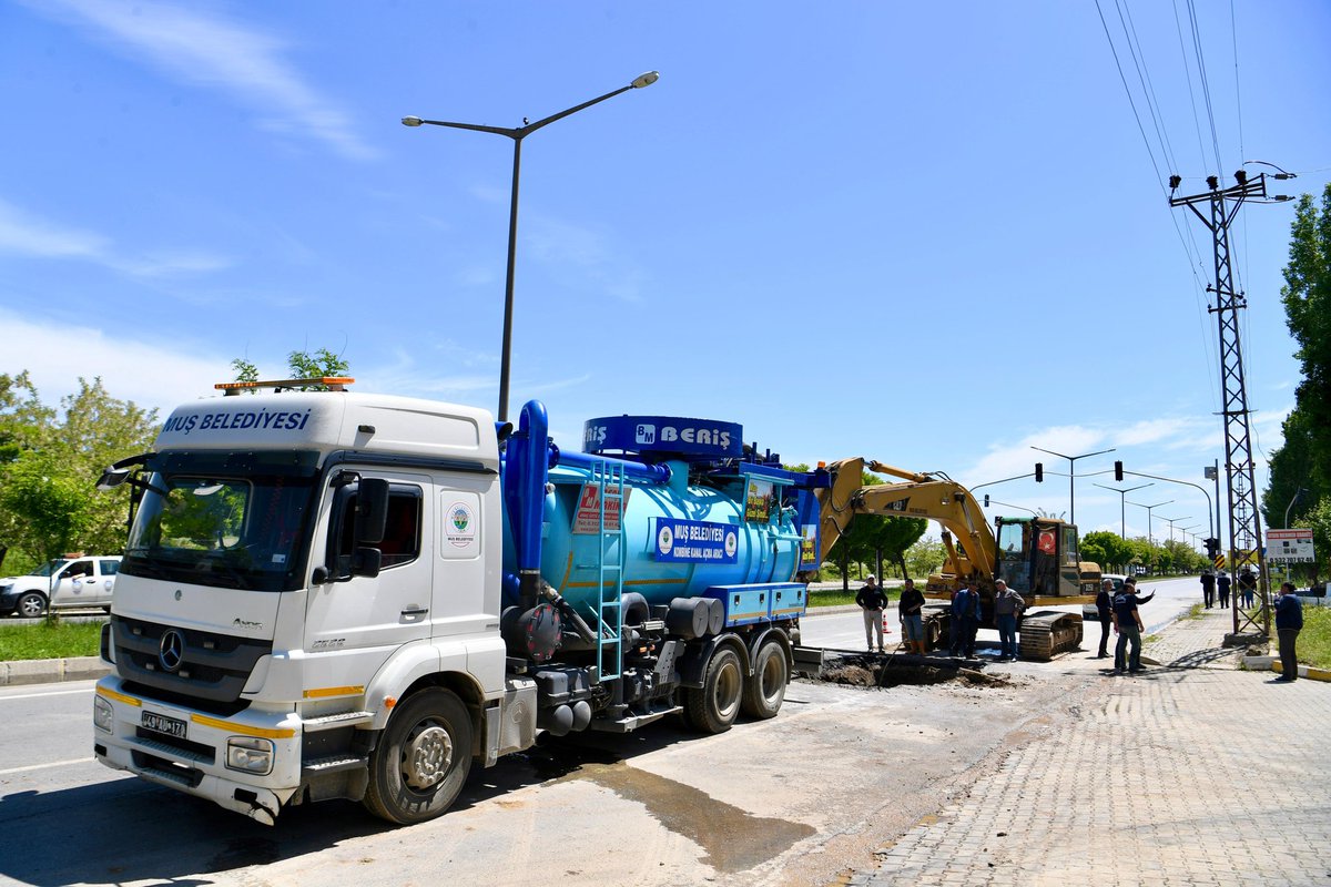 BAŞKAN SÖYLEMEZ, ÇALIŞMALARI YAKINDAN TAKİP ETTİ

Muş Belediyesi Eş Başkanı Sırrı Söylemez, içmesuyu şebekesinde meydana gelen patlağın tamirat ve onarım çalışmalarını yerinde ziyaret ederek, incelemelerde bulundu. 

Muş Belediyesi Eş Başkanı Sırrı Söylemez, Su ve Kanalizasyon