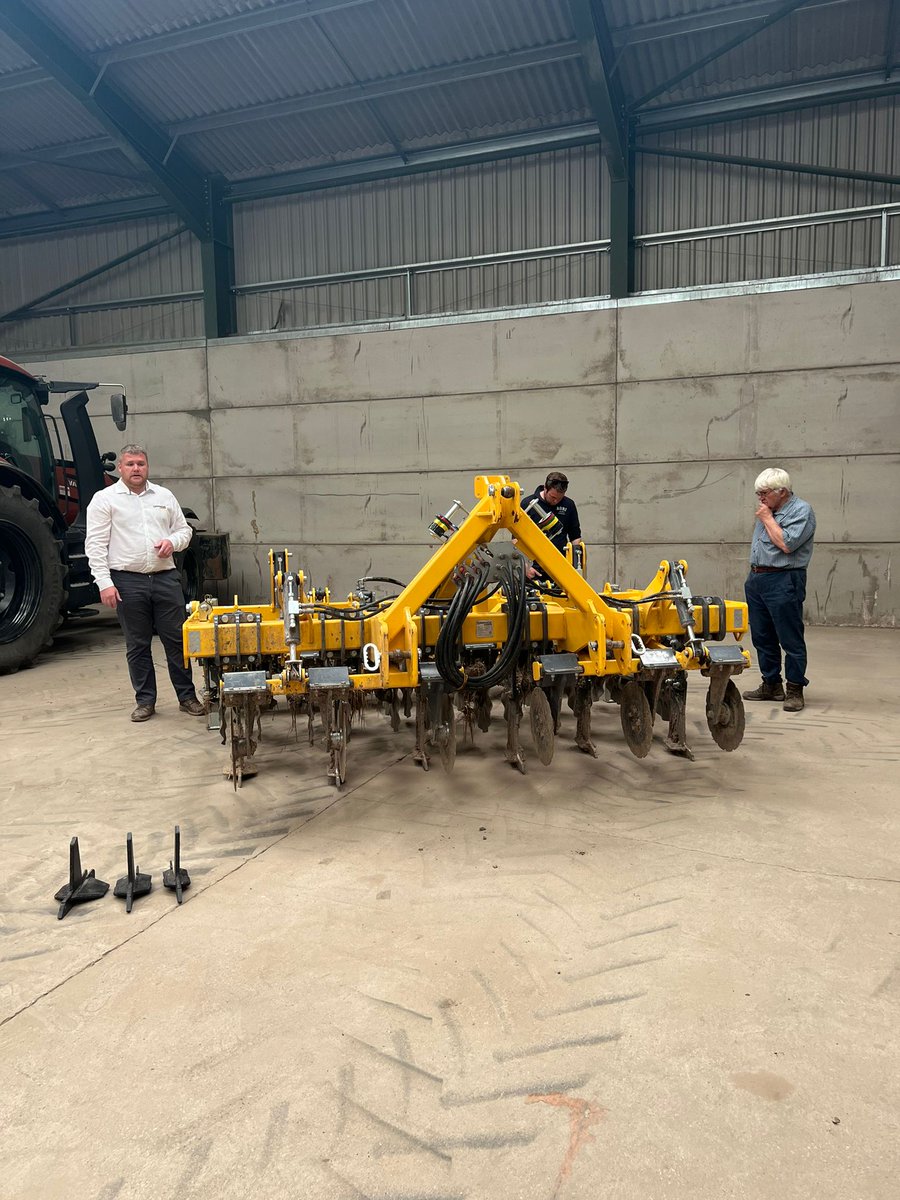 Another successful Understanding Your Soils event at Tarbock Green yesterday! ⭐️⭐️⭐️⭐️⭐️ If you're interested in attending one of our FREE events, sign up here⬇️ adas.co.uk/events/underst…