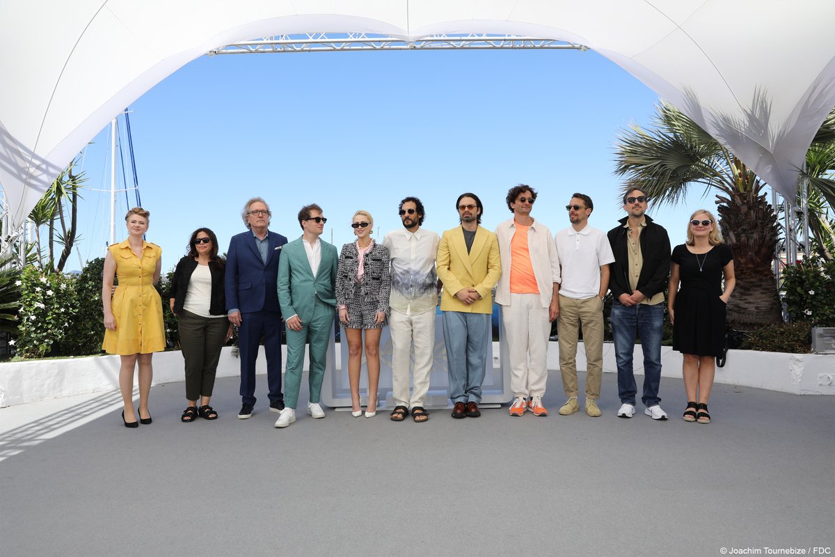 It’s a wrap! 📸 C’est dans la boîte ! #Photocall THE APPRENTICE – ALI ABBASI 🔎 Maria Bakalova, Ali Abbasi, Sebastian Stan, Gabriel Sherman, Louis Tisné, Jacob Jarek, Daniel Bekerman and Ruth Treacy, Julianne Forde, Amy Baer, Martin Donovan #Cannes2024 #Competition