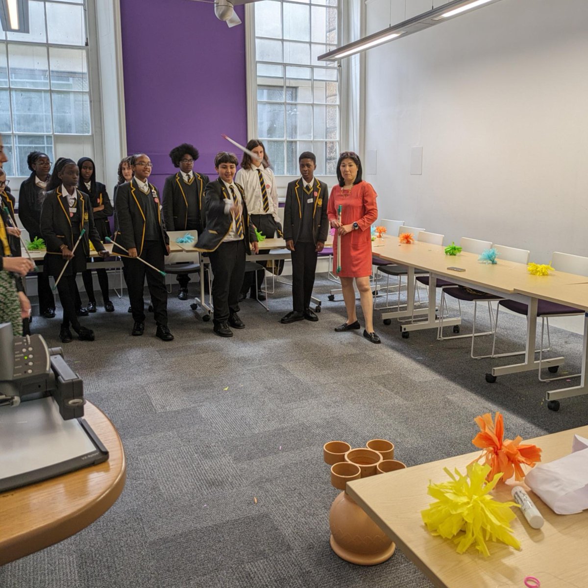 Year 8 Kings Scholar pupils visited @KingsCollegeLon for a day of taster activities. They learned Korean, played games, tried snacks, and attended a session on politics and journalism. The pupils enjoyed exploring new cultures and subjects at the university. @ArkSchools