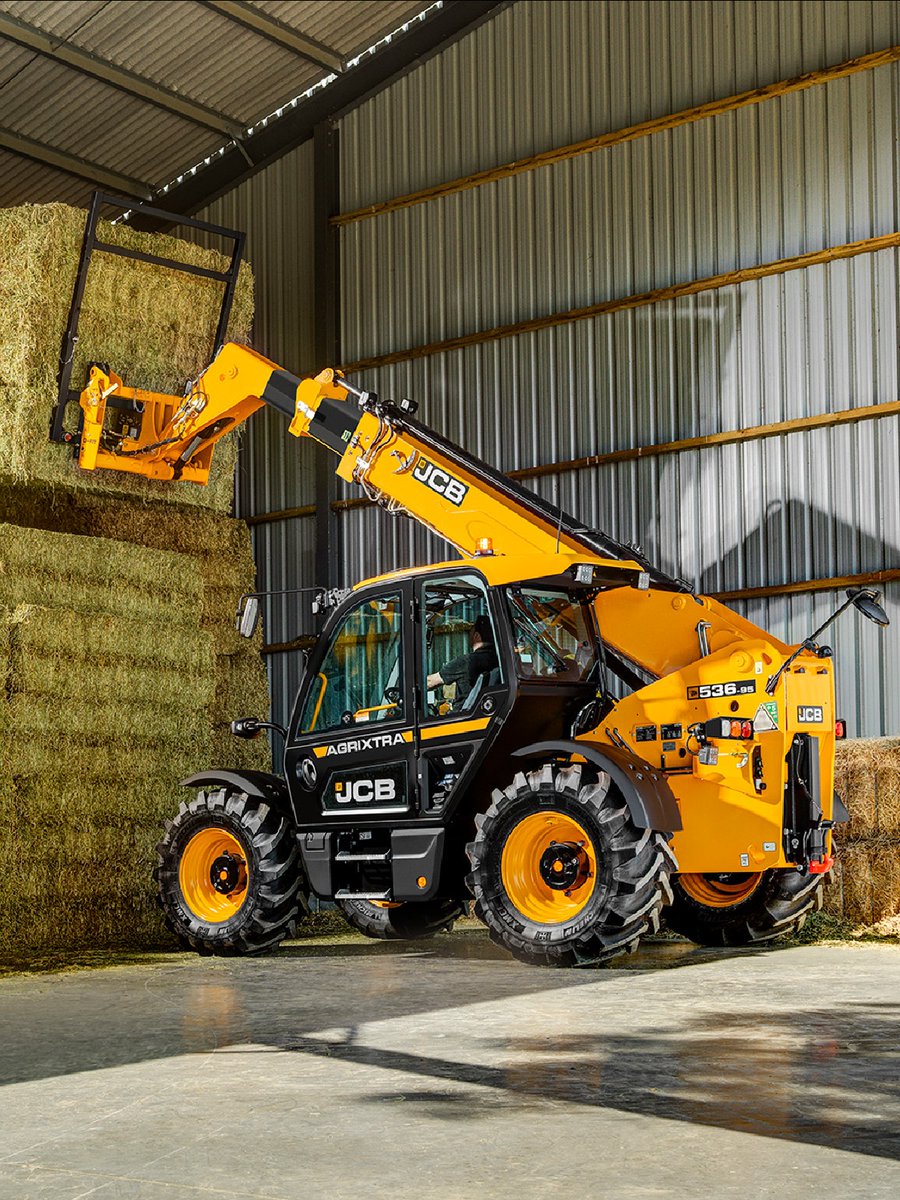 JCBagriculture's tweet photo. Reach for maximum productivity. The #JCB 536-95 AGRIXTRA Loadall moving bales with a JCB high back bale spike. Discover more: https://t.co/xwOwZ5QwFs. #TelehandlerTuesday https://t.co/IAYeWXPmqn