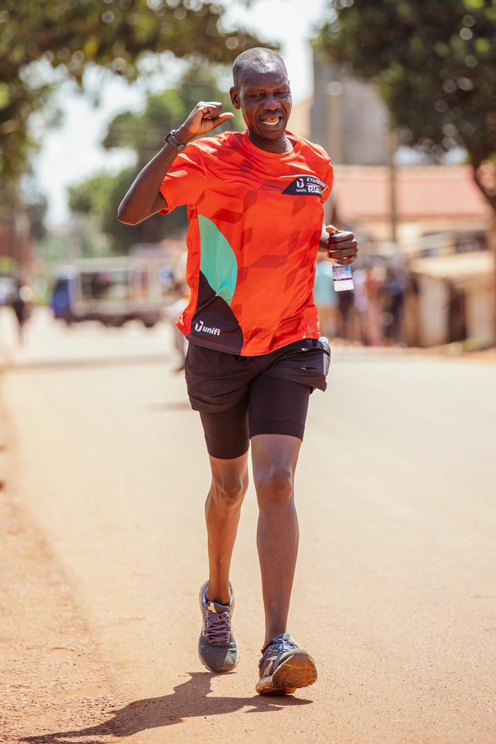 18 days to @ComradesRace I will be profiling runners from team 🇺🇬 Uganda! Runner profile 19/25 is “The people’s bus driver” #easybusservices You can’t talk about him and not talk about Guinness. @ILUNGOLEStephen is representing @teammatooke & @gutsybunch . All the best Ilungole