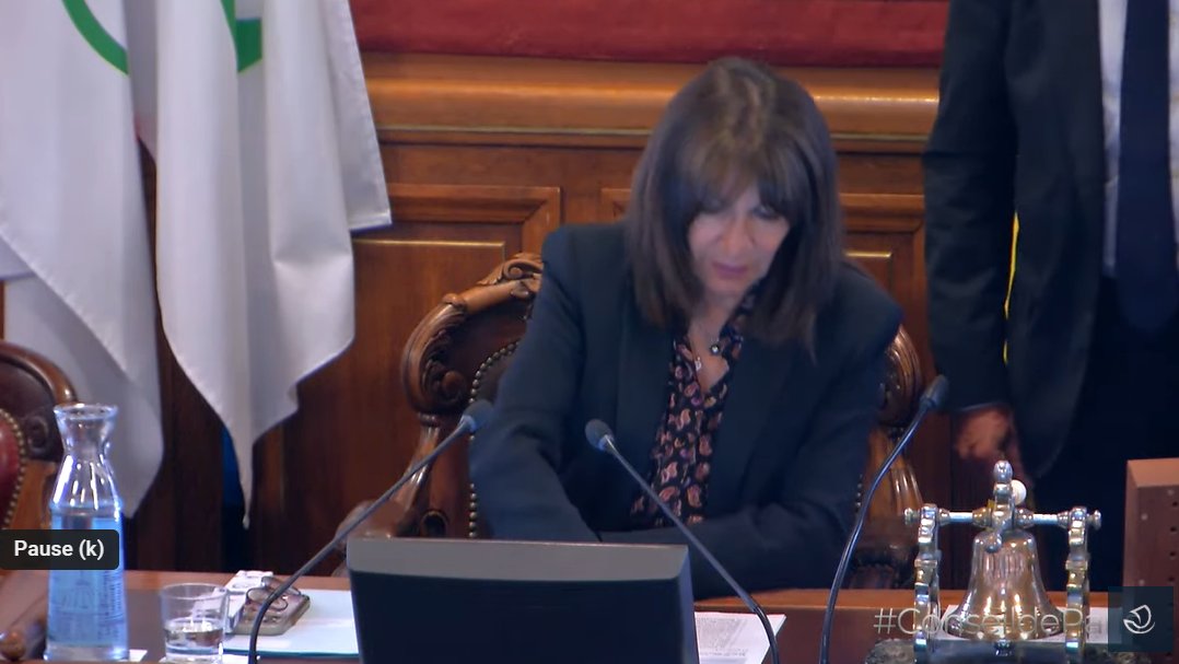 Quel triste symbole de voir #AnneHidalgo quitter le Conseil de Paris en plein débat sur l'accessibilité aux personnes handicapées.