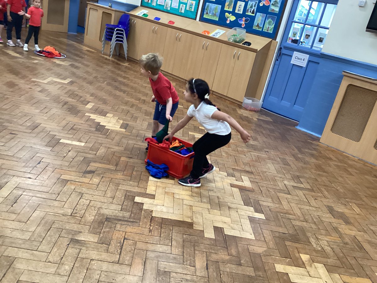 ArchibaldFirst's tweet photo. Reception took part in a Healthy Active Lifestyle workshop with Nathan from @PE_SportService. We moved our bodies in different ways getting very hot and sweaty. We played games, listening to the rules and taking turns. #AFSPE https://t.co/3Bi0v2I2rn