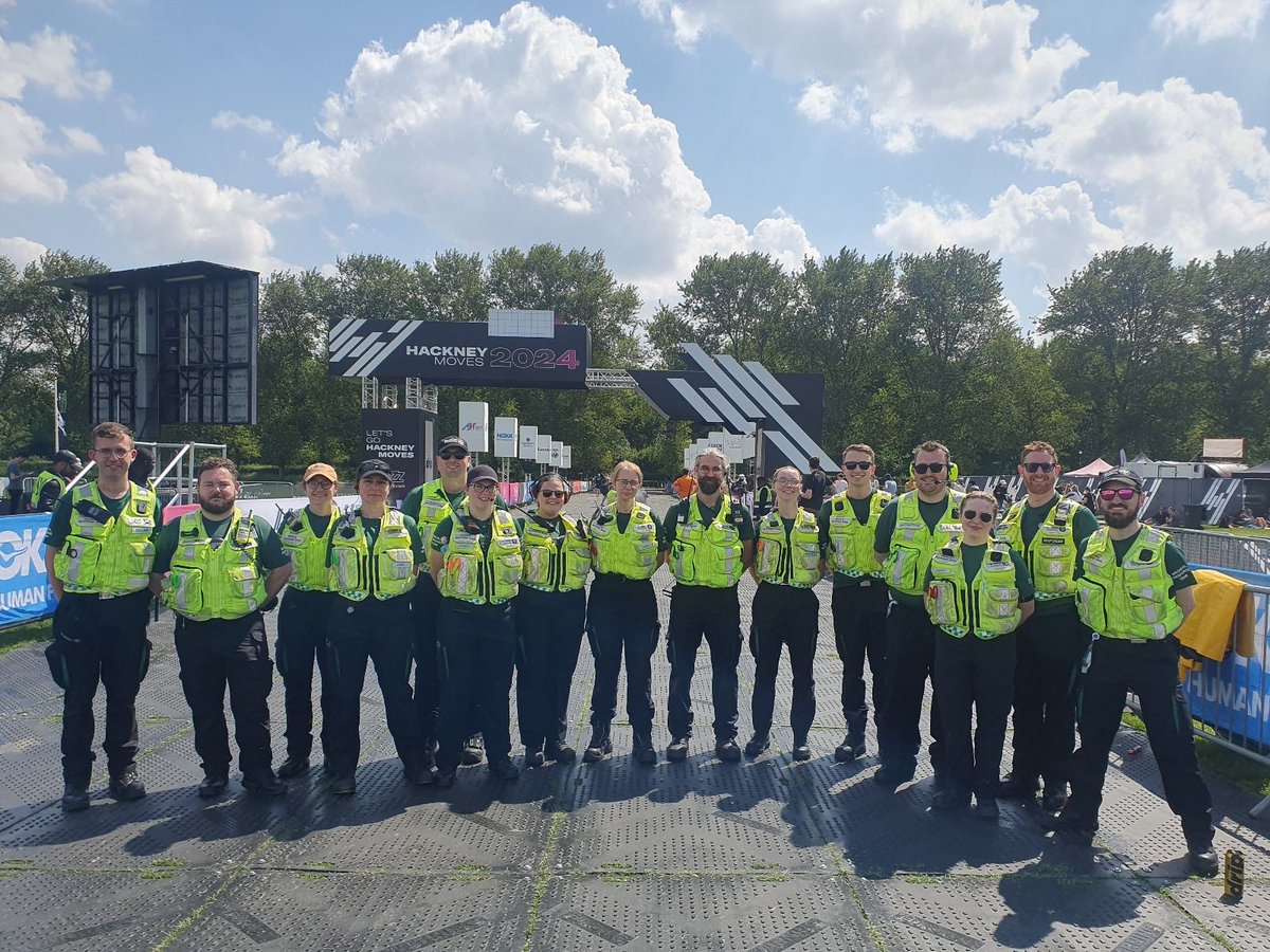 SJALondonMRT's tweet image. This is your @HackneyMoves #HackneyHalf finish line team! 

On a finish line, we actively watch for unwell runners so we can get them to the right help early, working with fellow @stjohnambulance #volunteers and @enhanced_c_s colleagues on the treatment centre.