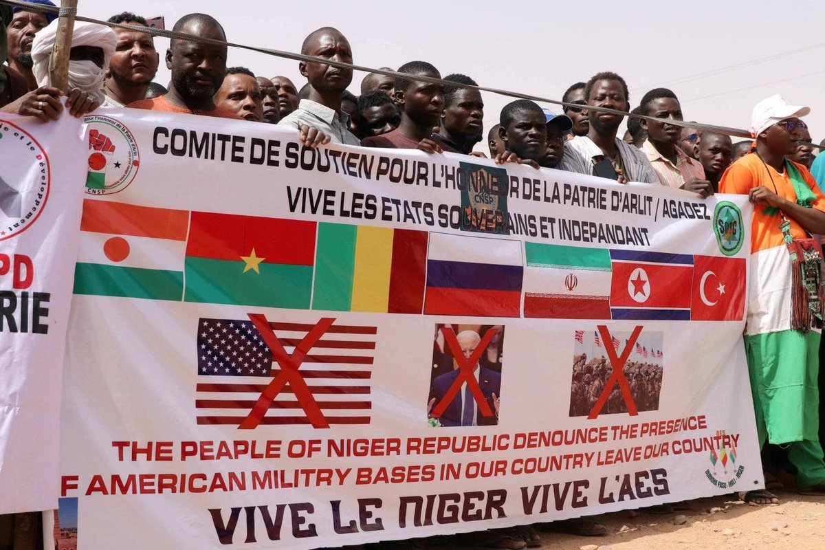 🇳🇪 Alors qu'environ 1 000 soldats américains se trouvent encore au Niger, la junte a annoncé qu'ils ont jusqu'au 15 septembre pour quitter le pays et leur base d’Agadez.