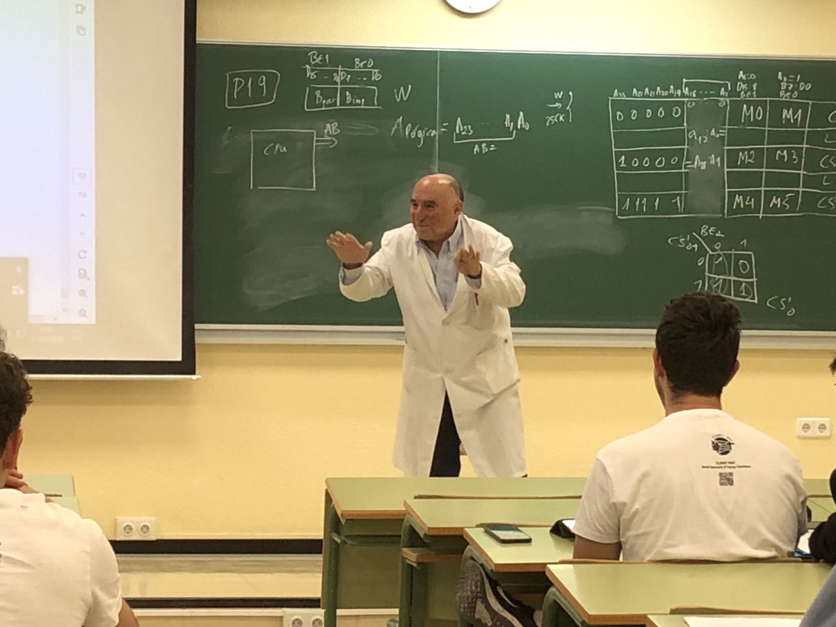 acojimUS's tweet photo. Disfrutando en la última clase de Manolo Valencia con ⁦@mcromerot⁩ en ⁦@etsii⁩, Genio y Maestro, gracias y enhorabuena!! https://t.co/dMtYiYRP4A