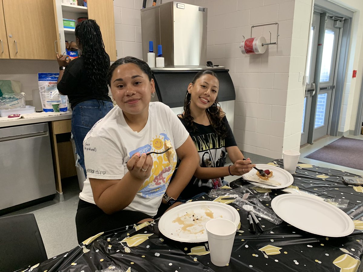 FarmerSportsMed's tweet photo. Today we started the day off right!
Pancakes & Waffles with our Seniors!
Congratulations Class of 2024!
#longmaroonline #farmerpride #pancakesvswaffles #classof2024 #highschoolgraduate https://t.co/o5KJjIDw72