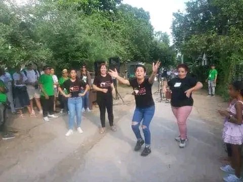Una tarde especial en la comunidad de Santa Isabel en #ProvinciaGranma con la actuación de la Guerrilla de Teatreros junto a artistas de Ciego de Ávila y México dentro de las actividades de la  Primavera Teatral.

#CubaEsCultura
#GranmaVencerá