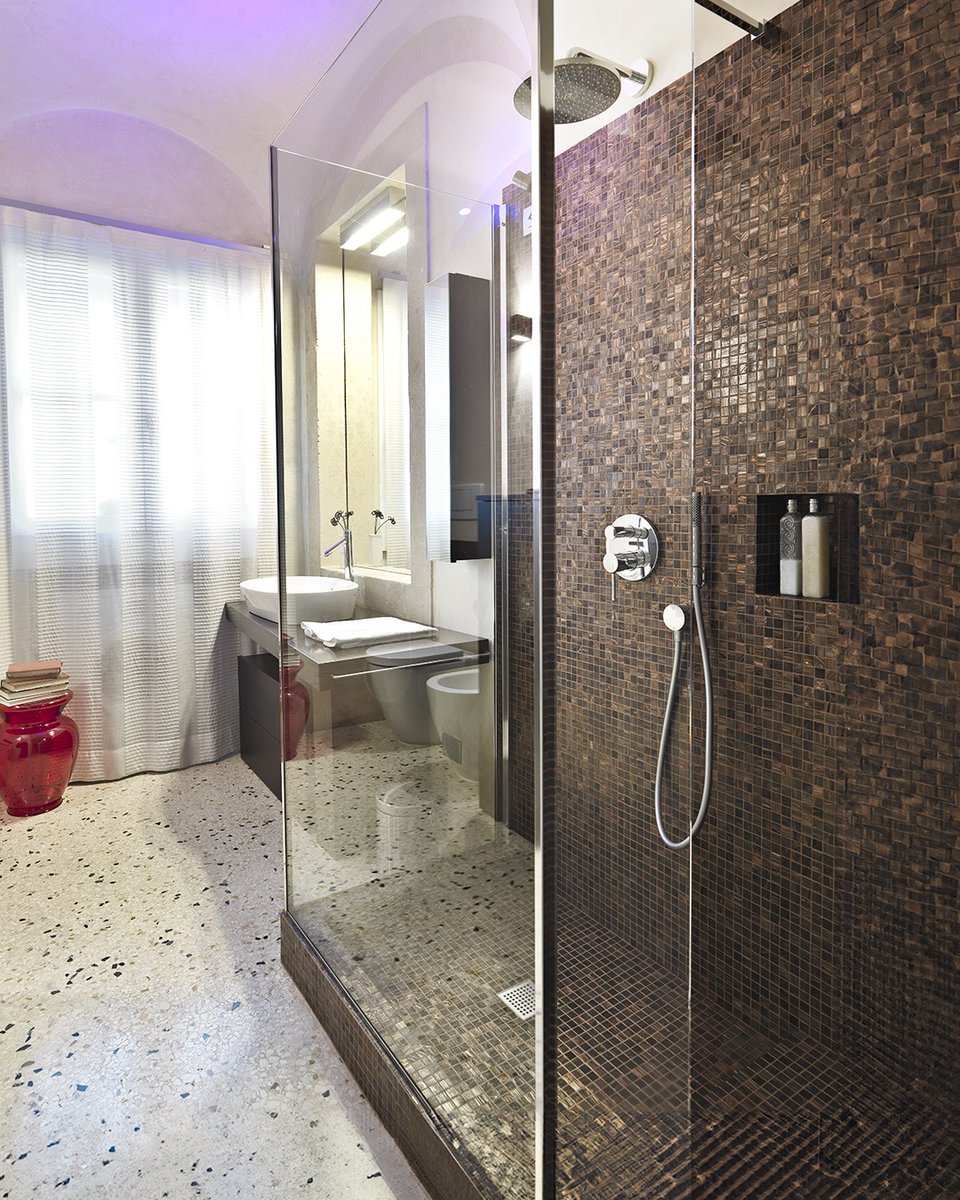 saint_gobain_in's tweet photo. Transform your bathroom into a sanctuary of elegance and cleanliness with shower cubicles from MyHome by #SaintGobain.
 
Seamlessly demarcate wet and dry areas to ensure safety with these #showercubicles.

To know more, visit: https://t.co/so6I56OM5P https://t.co/Td76IcBHon