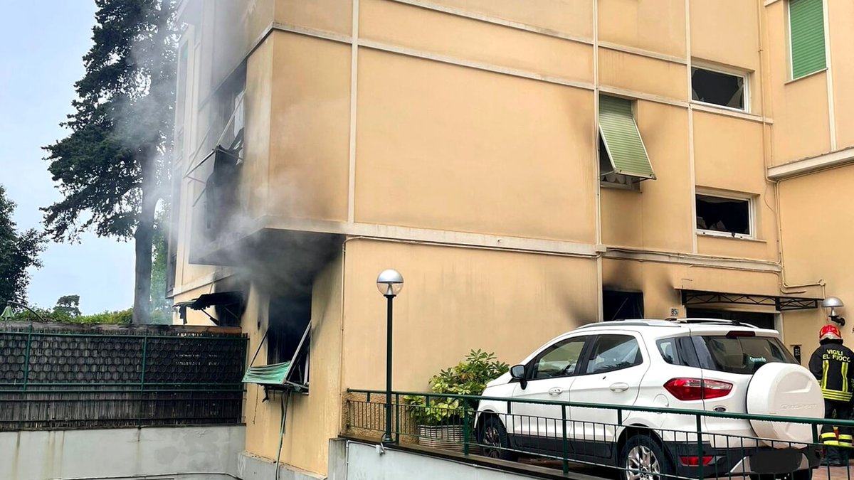 Incendio in appartamento: due famiglie evacuate dlvr.it/T79TQG