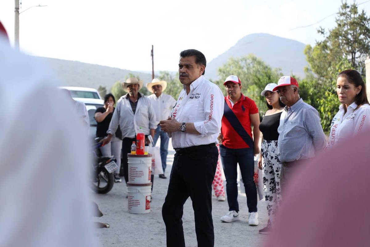 No es justo que el pueblo vote con toda confianza y una vez electos los abandonemos. 

Yo, Paco Olvera, me comprometo a cumplirle a todos los que voten por mí. 

#FuerzaYCorazónPorMéxico