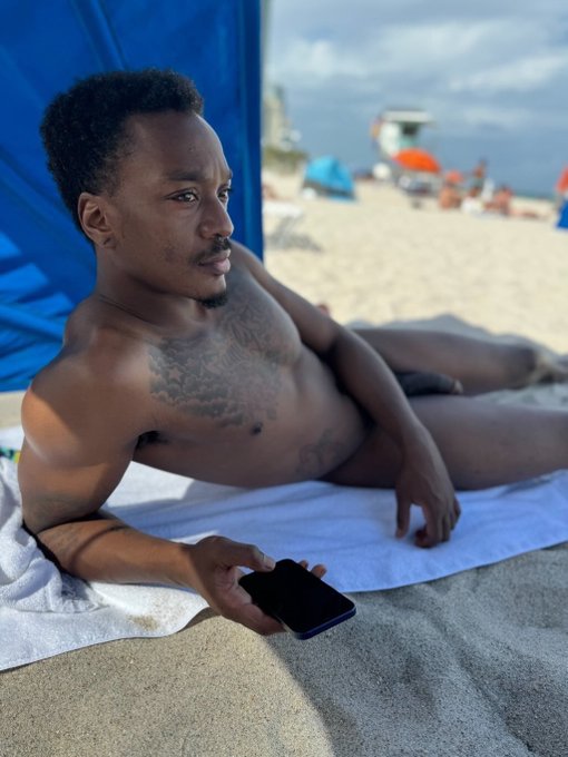Nude beach Florida https://t.co/nEPwv6BvFU