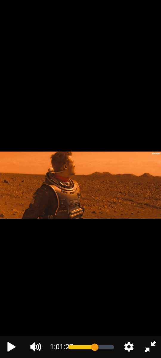 Görüntüler den birincisi NASA dan gelen iniş görüntüsü 
İkicisi ise  2000 yılında çekilen kırmızı  gezegen filminden
Mars'a gittikleri yer muhtemelen aynı yer
