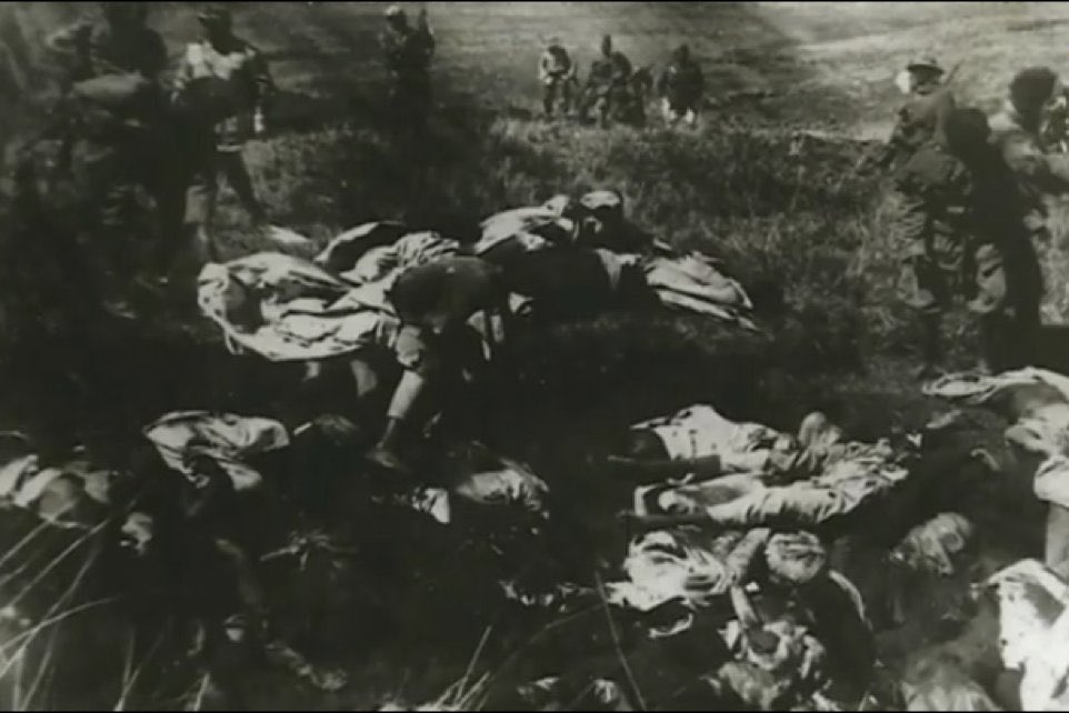 "Gli #etiopi furono bruciati vivi nelle capanne o abbattuti dai fucili.I fascisti italiani frustarono le donne, evirarono gli uomini e schiacciarono i bambini sotto i piedi.Gole vennero tagliate, altri vennero squartati e lasciati morire appesi".
Harold J. Marcus
#DebreLibanos