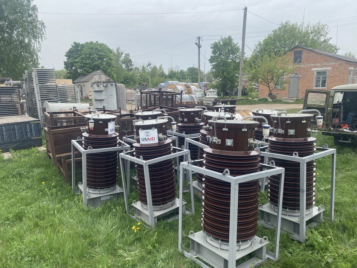 Last week we provided through @USAID 50 voltage transformers, 9 current transformers, & 80 isolators to Kharkiv’s energy distribution system operator to help energy workers undertake urgent repairs to Kharkiv’s electrical grid damaged by Russia’s missile and drone attacks.