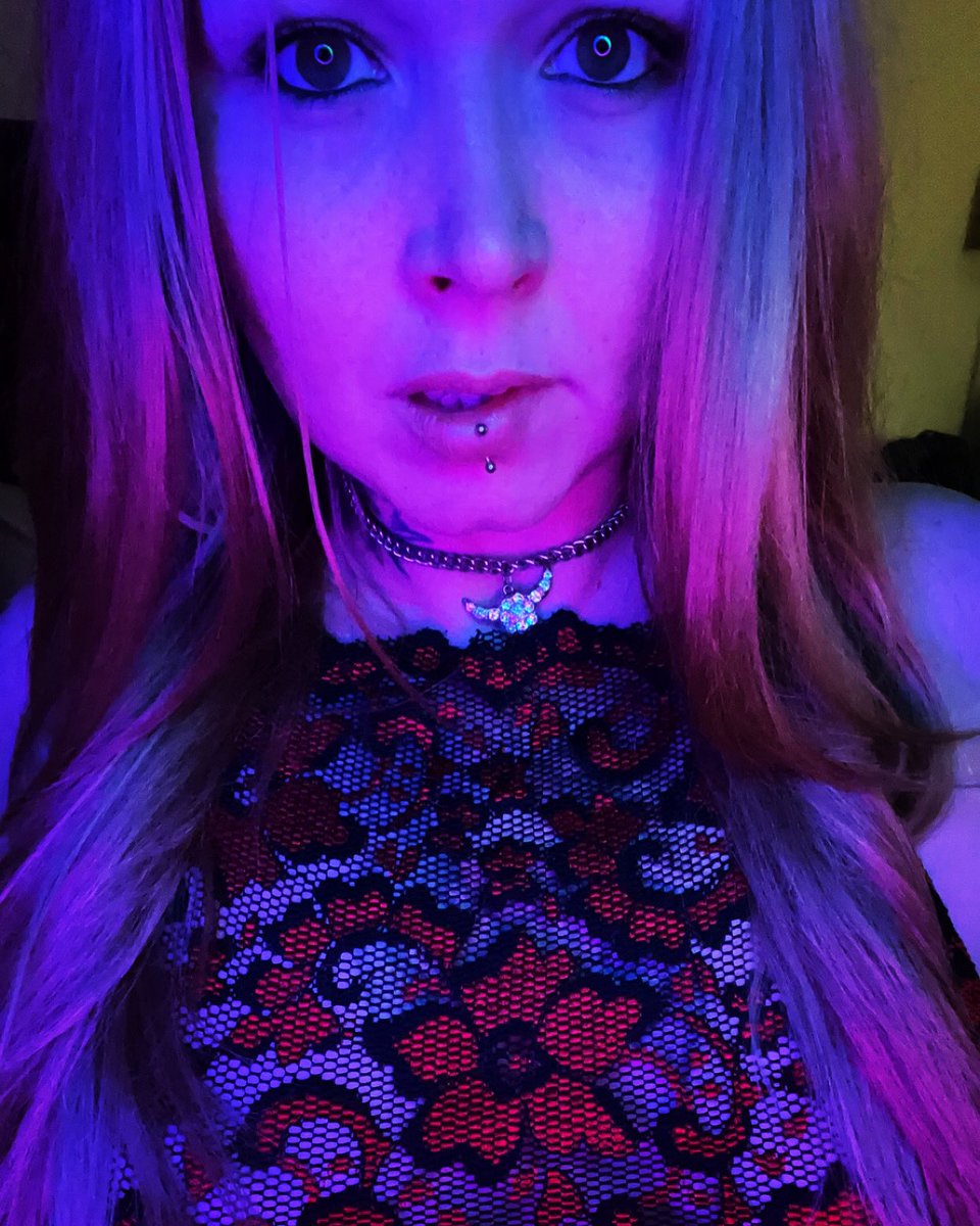 LizzyLiv1's tweet photo. I’m baccccccccc 😈💋 https://t.co/FuL12gt6fr https://t.co/vaVXgWwTE8