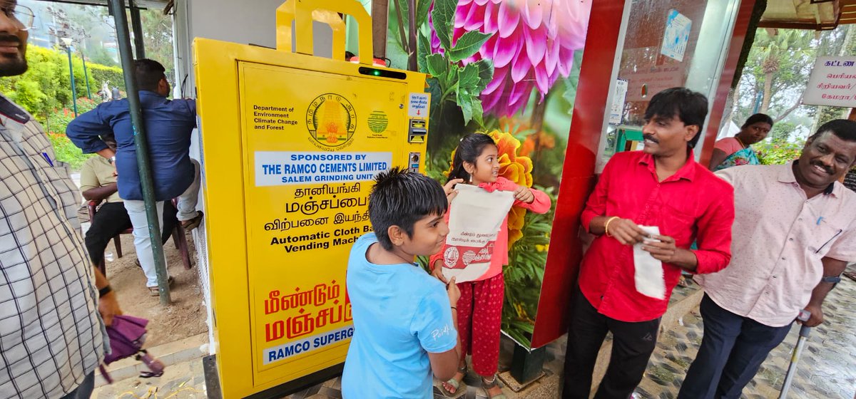 Alarmelmangai's tweet photo. Welcome to 47 Yercaud Summer Festival. Tourist coming to Yercaud are requested to avoid banned plastic items. Cloth bag vending machines installed and drinking water arranged at important tourist places. Kindly make use of the arrangements! https://t.co/Fn8b5aqCz9