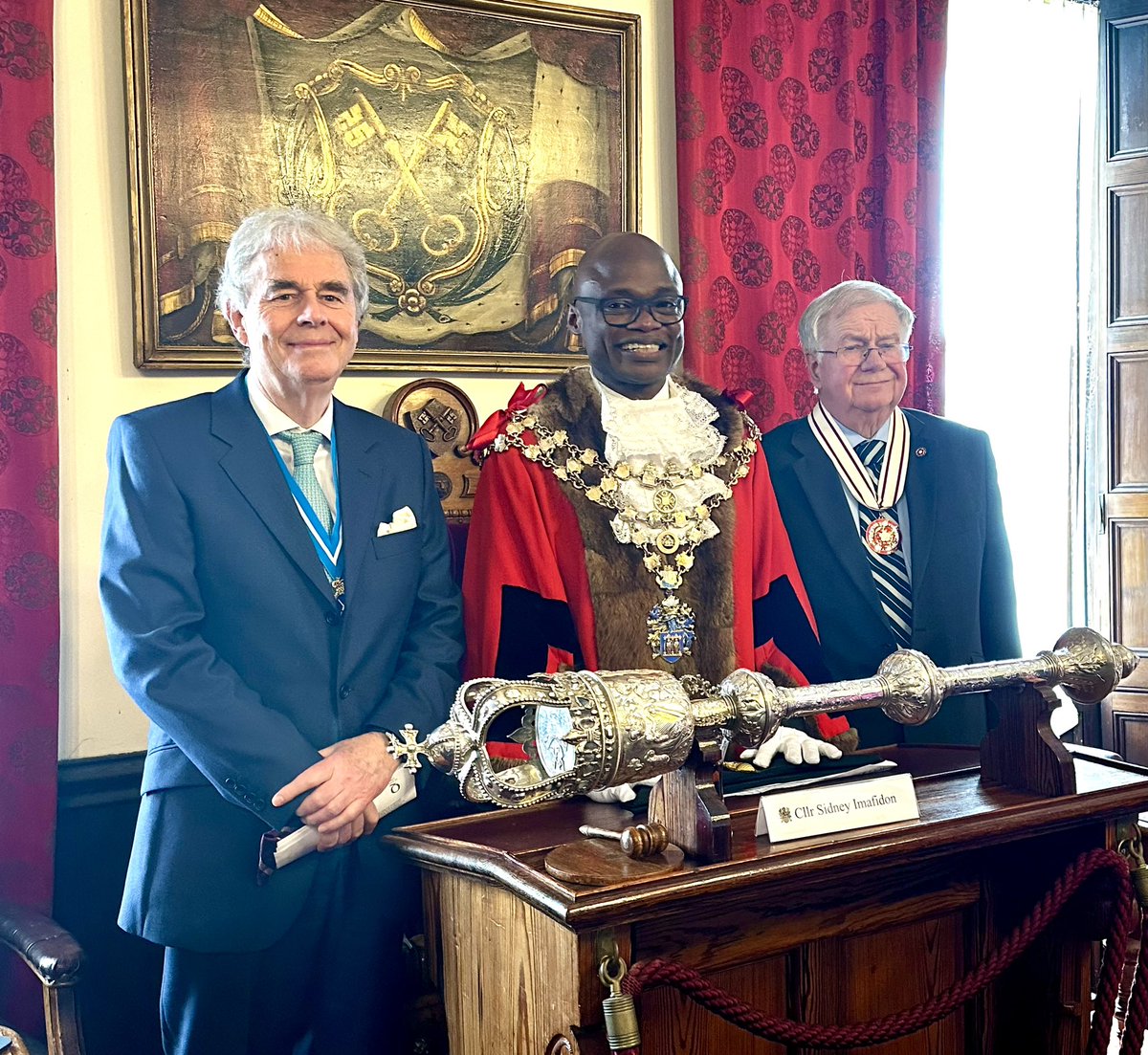 Thank you to @markknight1955 for
representing me as Cllr Sidney IMAFIDON was installed as Mayor of
Wisbech @WisbechCouncil 
The Chamber was full with Councillors, family, friends, the Mayor of Whittlesey & @HSheriffCambs .
We all wish Sidney a brilliant year in office.