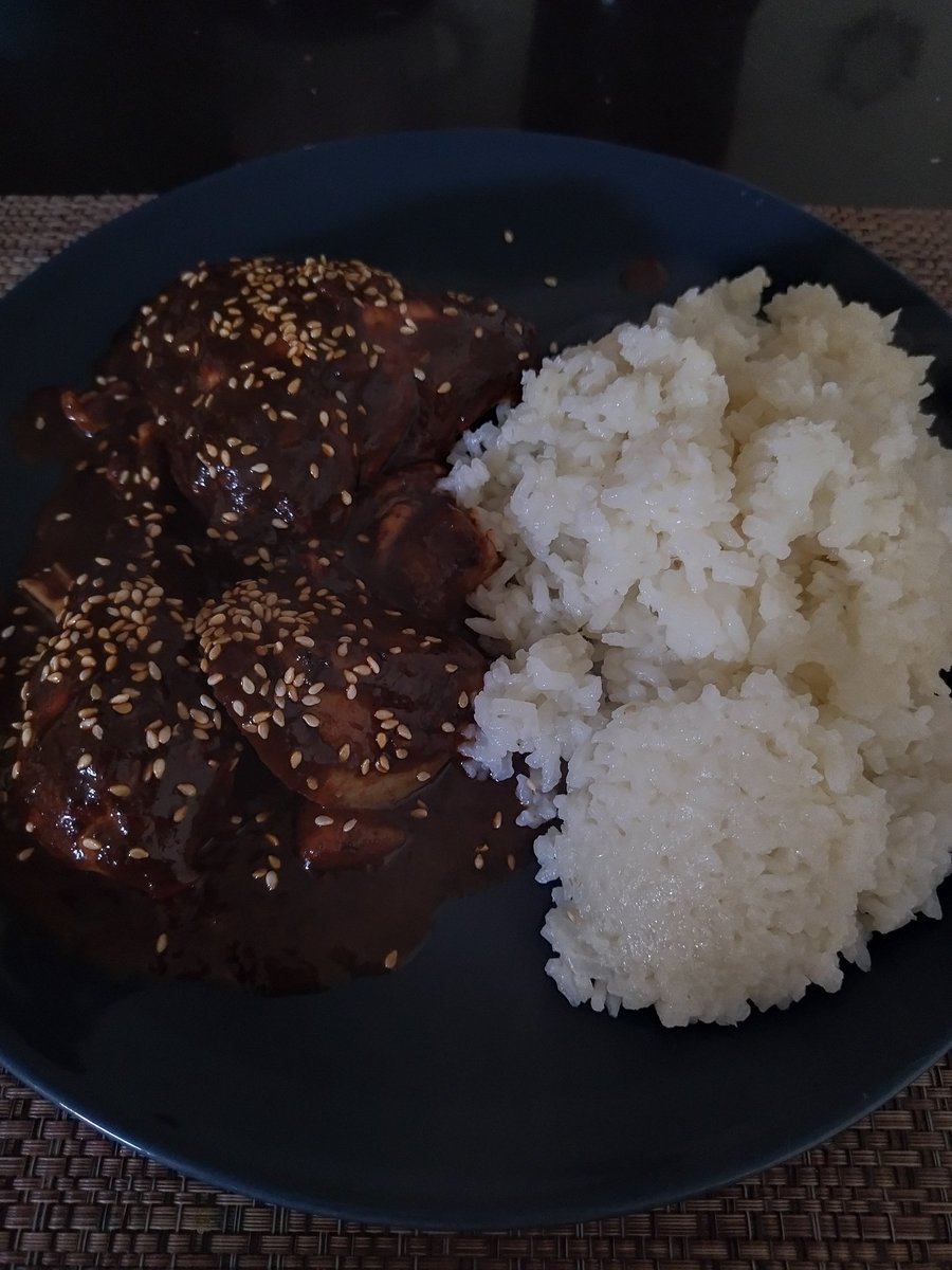 Ori_Hashimoto's tweet photo. Rico mole original de Puebla, con su arrocito https://t.co/eSQqlGVX1H