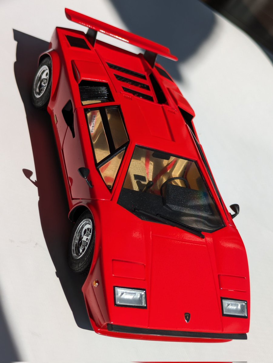 egao118's tweet image. アリイ1/24  LAMBORGHINI COUNTACH LP 500S  完成とします。
皆さんの様に上手く作れませんでしたが写真には極力、粗が写らない様に撮影してみました。　
@matsubara_sho　様　素晴らしい企画を有難うございました。
Marcello Gandini様　grazie per il tuo meraviglioso lavoro

#2mgandini