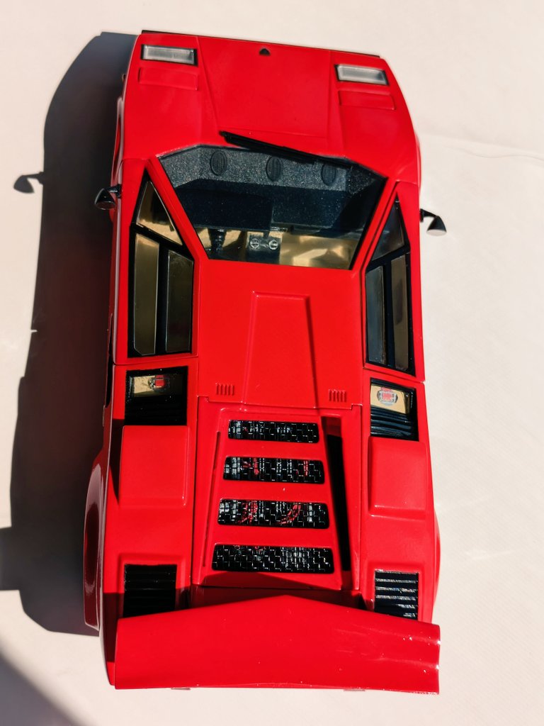 egao118's tweet image. アリイ1/24  LAMBORGHINI COUNTACH LP 500S  完成とします。
皆さんの様に上手く作れませんでしたが写真には極力、粗が写らない様に撮影してみました。　
@matsubara_sho　様　素晴らしい企画を有難うございました。
Marcello Gandini様　grazie per il tuo meraviglioso lavoro

#2mgandini
