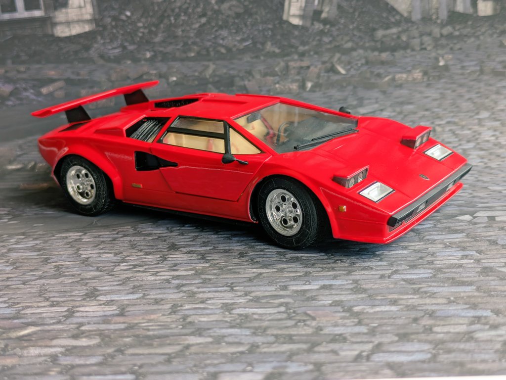 egao118's tweet image. アリイ1/24  LAMBORGHINI COUNTACH LP 500S  完成とします。
皆さんの様に上手く作れませんでしたが写真には極力、粗が写らない様に撮影してみました。　
@matsubara_sho　様　素晴らしい企画を有難うございました。
Marcello Gandini様　grazie per il tuo meraviglioso lavoro

#2mgandini