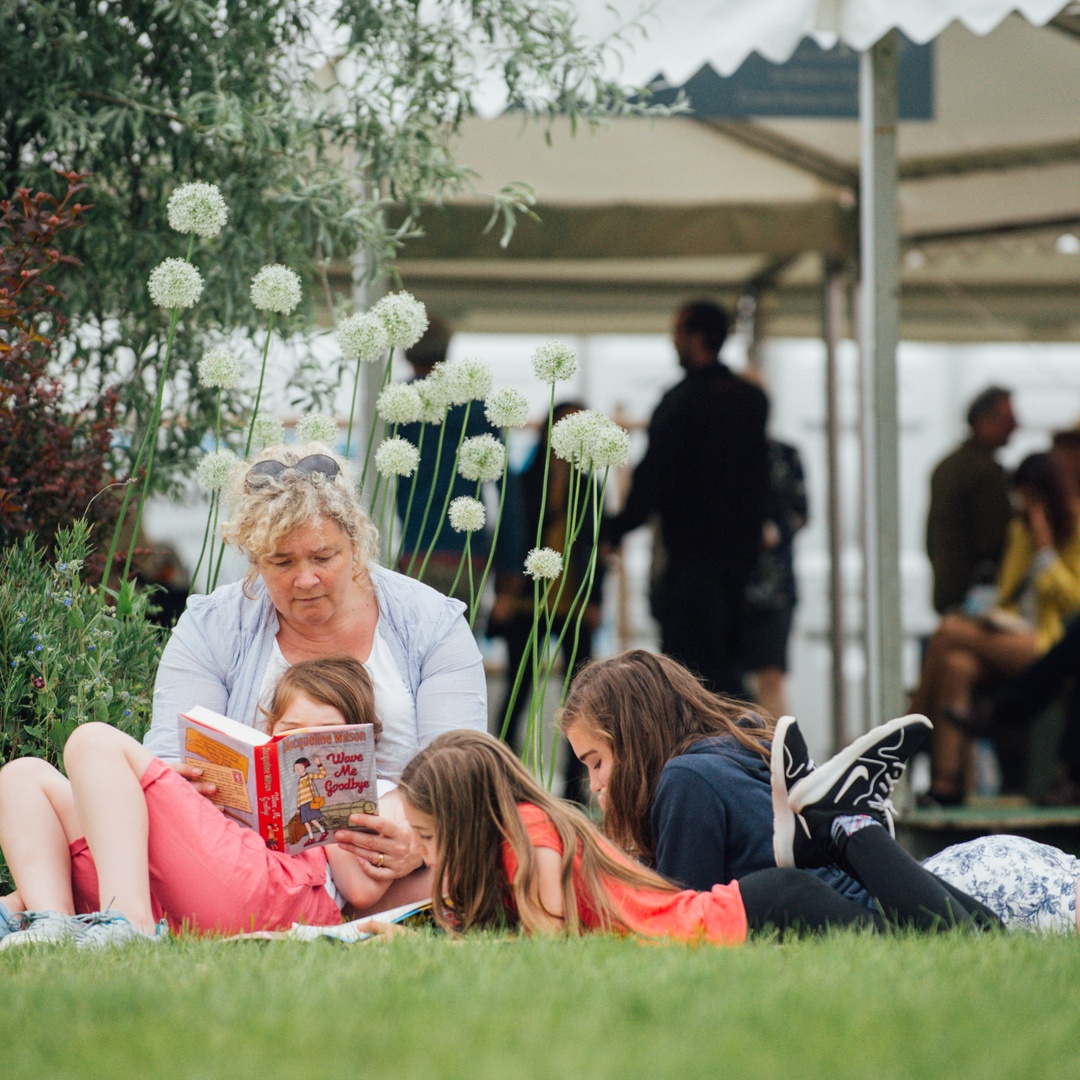 Croeso nôl @HayFestival! 🙌📚 Immerse yourself in the wonderful word of books, culture and new ideas in this magical little festival ✨ It starts this Thursday - get your tickets here 👇 hayfestival.com/hay-on-wye/home #HayFestival2024