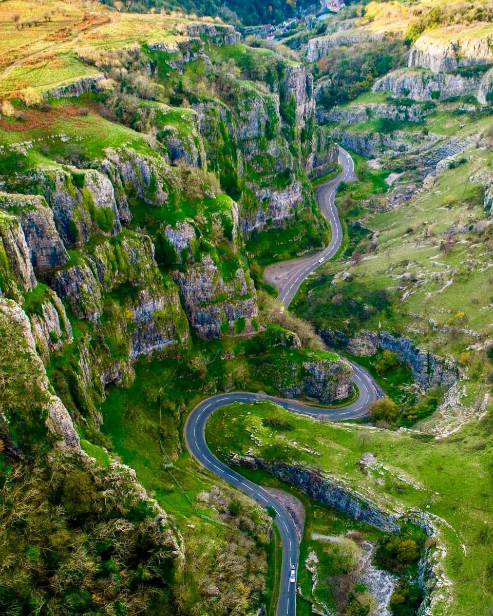 Have you ever visited? Cheddar Gorge in the Mendip Hills, near the village of #Cheddar, Somerset,England. 💚🌳🏞️ Near #westonsupermare where I live 😍 @VisitEngland @VisitSomerset photo by BH