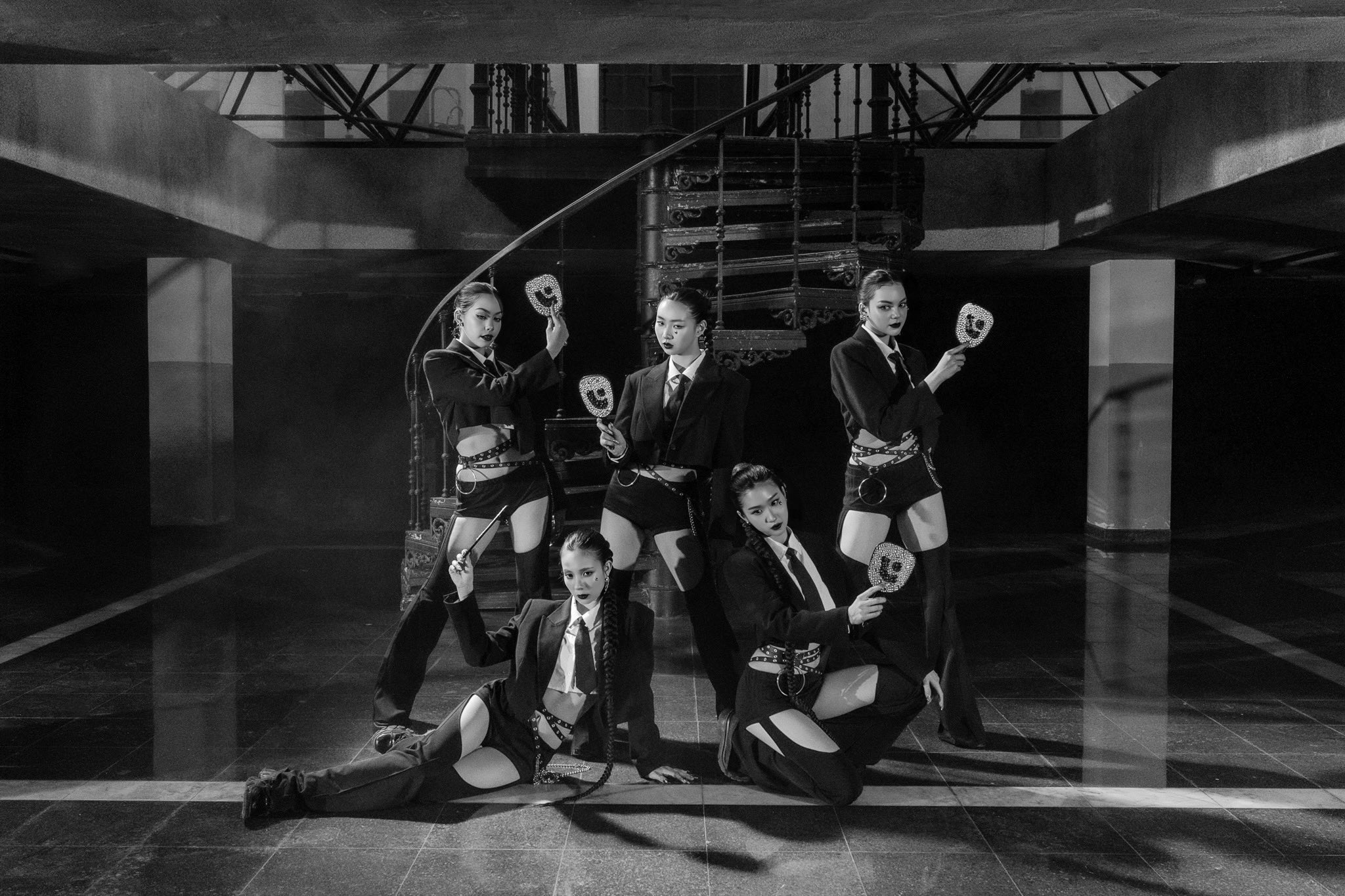 GOFL3nkbgAAXlZG?format=jpg&name=large