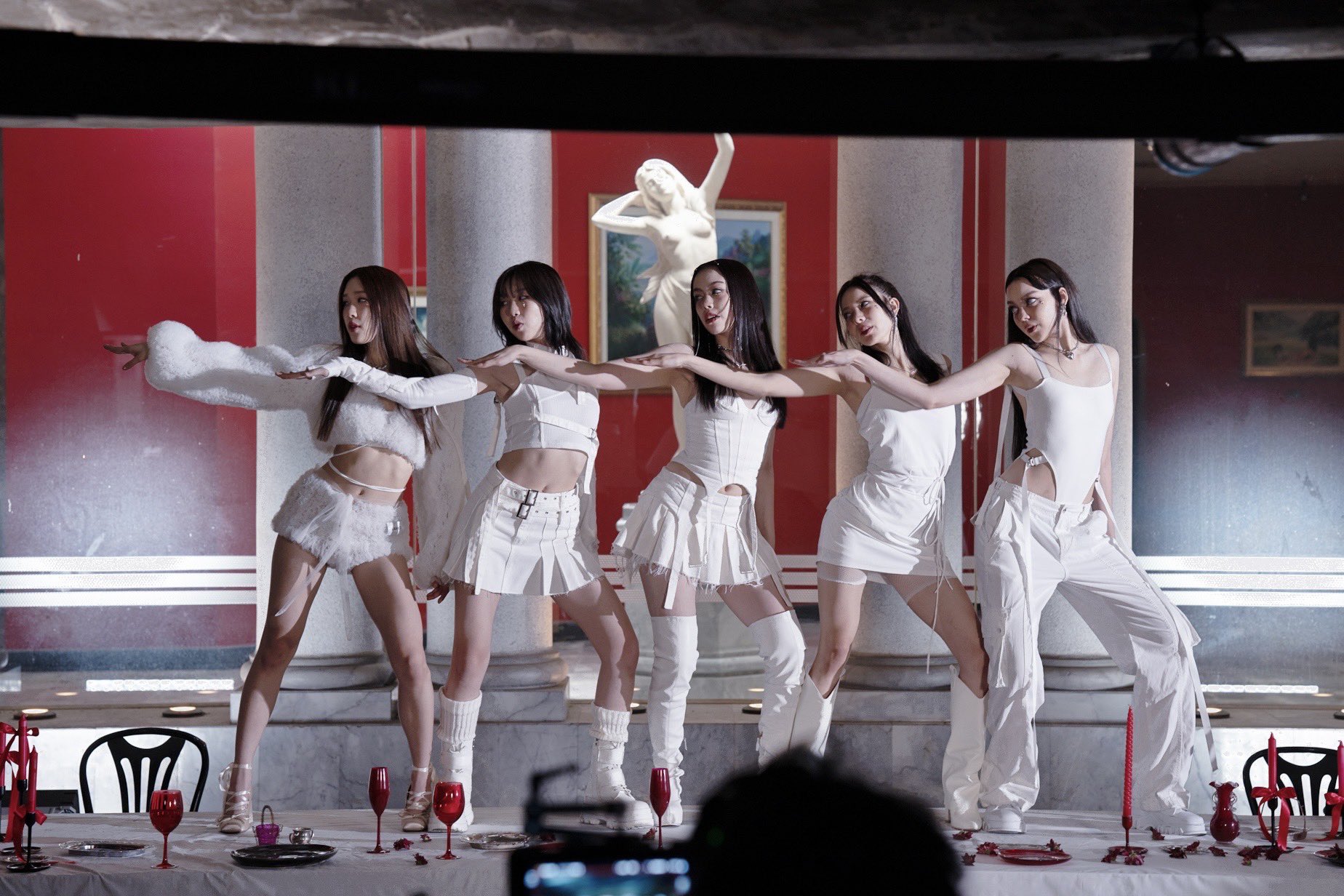 GOFL3nlbcAE0MBR?format=jpg&name=large