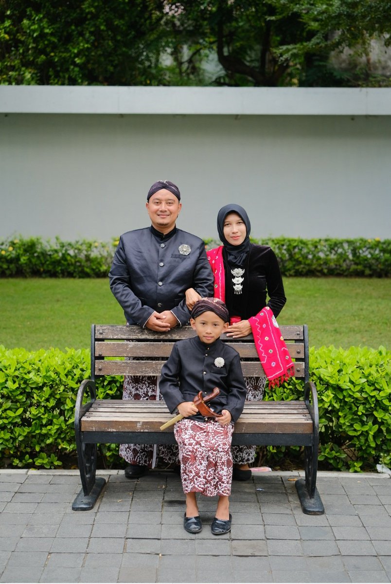 rievapurwanto's tweet photo. Alhamdulillah 'ala kulli haal
 #familyhistory #familypotrait #istimewa https://t.co/ZnXYbNyHcv