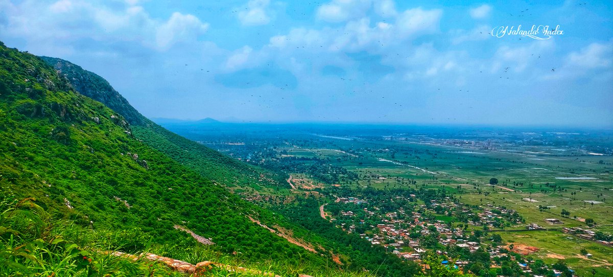 ~ Ancient Cyclopean wall type structure discovered on Vaibhargiri Hills, Rajgir ⛰️ ~

Researchers from Nalanda International University, Rajgir discovered the ancient structure, double the width of ancient Cyclopean walls, with staircase over it. The width varies from 7-15 m. 1/2