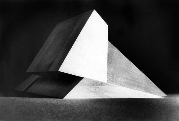 Claude Parent... Musée d’art moderne oblique, projet...1972 Photographie Michel-Charles Gaffier... #architecture #arquitectura #ARCHITECTURALMODEL #model #maqueta #ClaudeParent #Parent #Museum