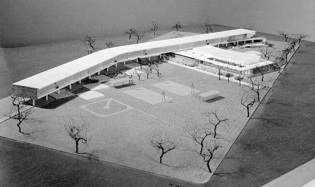 Frank Lotz Miller’s photograph of an architectural model of Nathaniel Curtis Jr & Arthur Q Davis’ Thomy Lafon Elementary School, New Orleans...early 1950s #architecture #arquitectura #ARCHITECTURALMODEL #model #maqueta