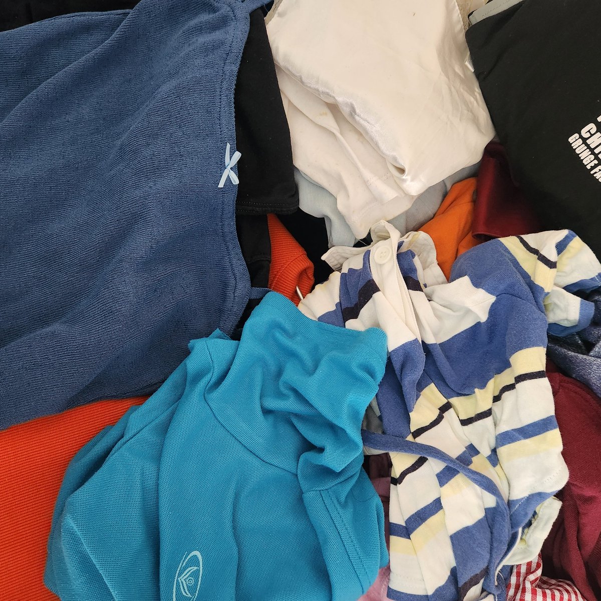 ส่งต่อเสื้อผ้ามือสอง ของเราเอง
🏷 ราคาเริ่มต้น 30 บาท

ลงวันที่ 23-25 / 05 / 2024
ใน ig : donottoldmypapa 🥣🧤

ทยอยลงคับมีเยอะมากกว่าในรูป เรียนจบแล้วกลับบ้านน 🏡 
『 shipping 40  : รี+ปัก ลด 5 บาท 』
#โล๊ะตู้ #ส่งต่อเสื้อผ้า #เสื้อผ้ามือสอง #สินค้ามือสอง #โล๊ะตู้มือสอง