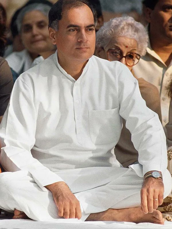 TheSuroOfficial's tweet photo. Remembering former Prime Minister of India Shri #RajivGandhi Ji on his 33rd Death Anniversary💐🙏 @INCIndia https://t.co/0uCDK9vMfB