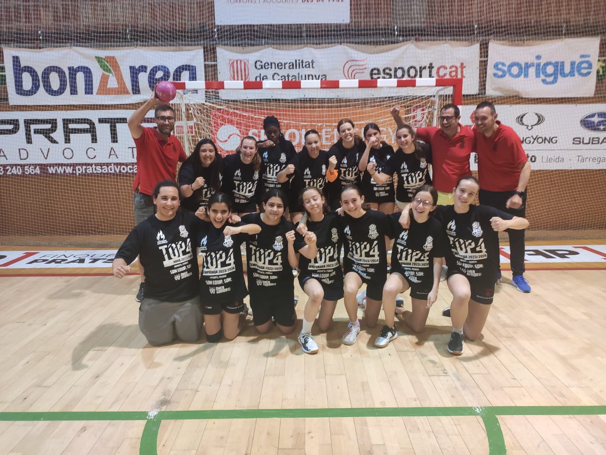 LleidaHC's tweet image. 🤾🏼‍♀️ El nostre equip infantil femení també jugarà el TOP4 aquest proper cap de setmana després de guanyar una bona eliminatòria davant el CH Mora la Nova.
💪🏼 Felicitats noies per una Expectacular temporada i a gaudir de la fase final!!!
#LleidaHC #TOP4 #equipsbase