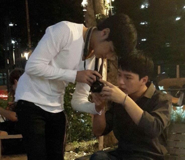 FrieddChickit's tweet photo. Their iconic love language from the beginning till today 🥹🫶🏻

#EyeContact_PERAYA
#คริสสิงโต #ทีมพีรญา https://t.co/fLtNfQhMcm