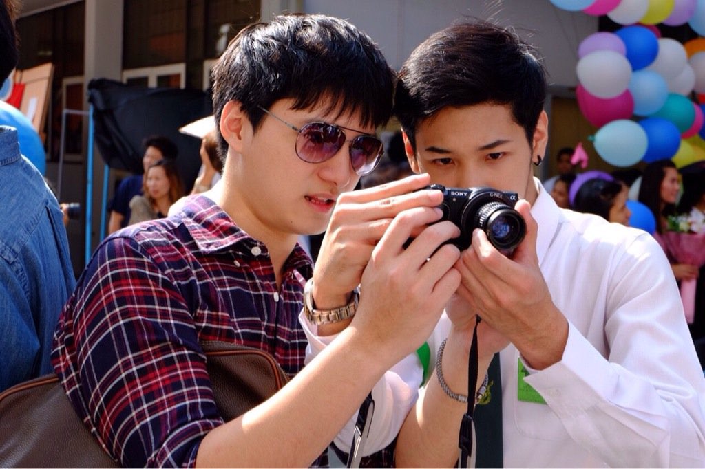 FrieddChickit's tweet photo. Their iconic love language from the beginning till today 🥹🫶🏻

#EyeContact_PERAYA
#คริสสิงโต #ทีมพีรญา https://t.co/fLtNfQhMcm