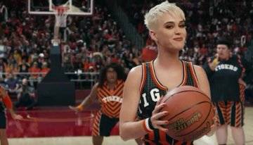 Il y a 7 ans, Katy Perry a sorti 'Swish Swish' avec Nicki Minaj. #KatyPerry #NickiMinaj #SwishSwish #Anniversaire #Musique