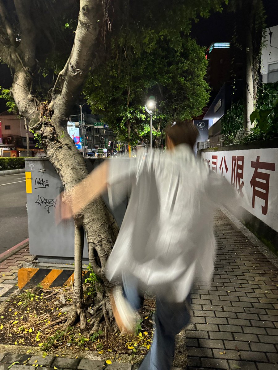 [#준우]
은호야 생일축하한다 우리 좋은 추억만 많이 만들자 맛있는 거 많이 먹고
매일 옆에 있어주고 웃음을 줘서 고마워 생일 축하한다 스파이더은..HO

#루네이트 #LUN8
#빛나늑대_19살_지은호_생일축하해
#Mingming_HappyJiEunhoDay