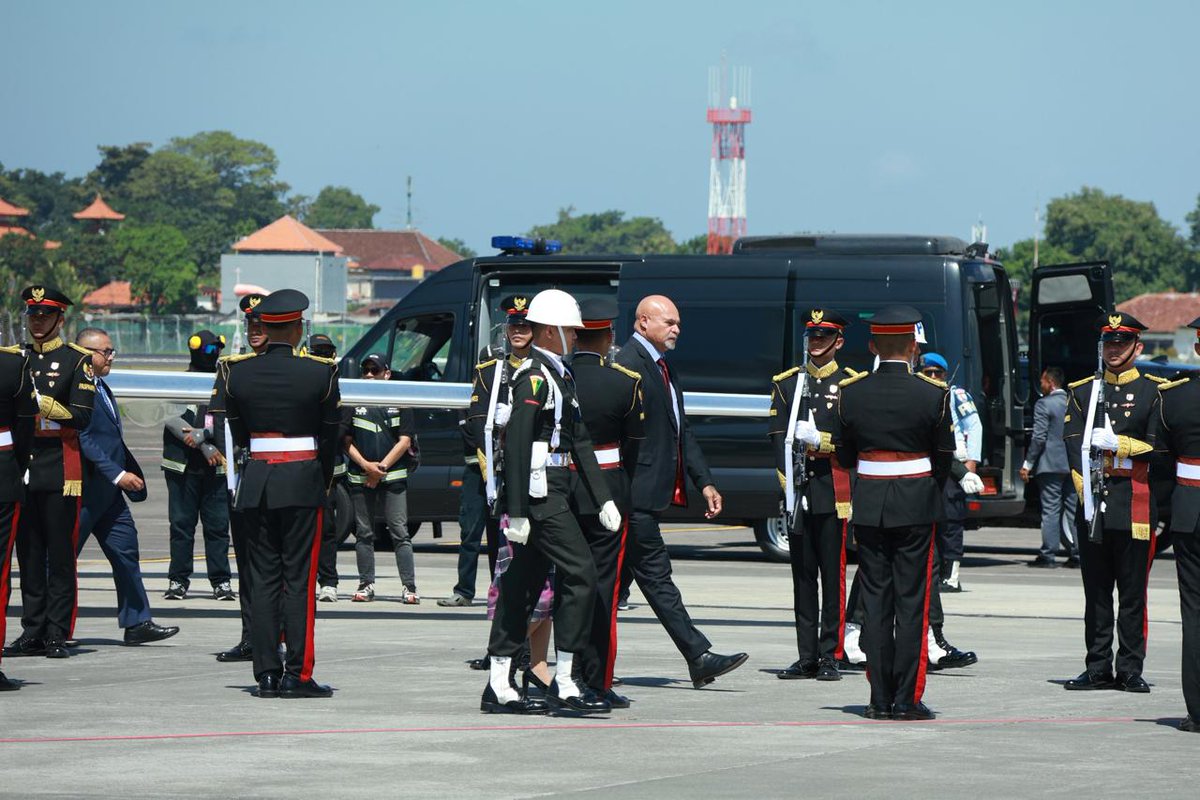 Paspampres Perisai Hidup Kepala Negara Pada KTT World Water Forum Bali 👉tni.mil.id/view-241304-pa… #tniprima #profesional #responsif #integratif #modern