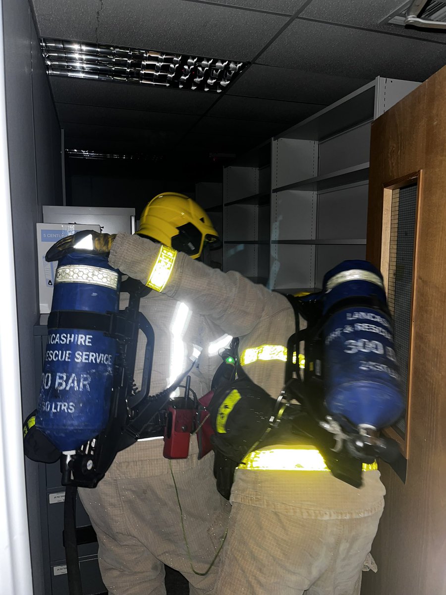 Padiham_Fire's tweet photo. Last night we partnered up with @Clitheroe_Fire for an off site BA drill at a new venue.

Great facility with plenty of challenges for BA wearers with plenty to learn for 2 firefighters who are preparing for their team leader assessments 

#OnCallFirefighter https://t.co/y7OPq2TdsY