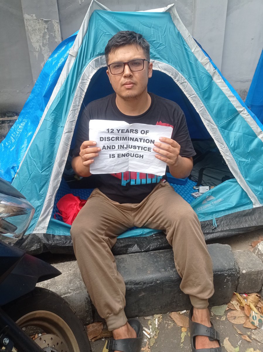 #HelpRefugees_Indonesia The ninth day peaceful sit-in in front of the UN office in Jakarta against 12 years of discrimination, injustice and uncertainty. Please rescue us 🙏. @hrw @amnesty @IOMchief @chrisluxonmp @andrewjgiles @CitImmCanada @WgarNews @PplJustLikeUs @smh @UN @VP